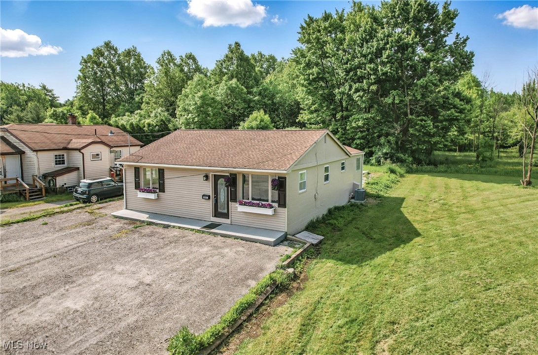 10861 Mahoning Avenue Property Photo 3