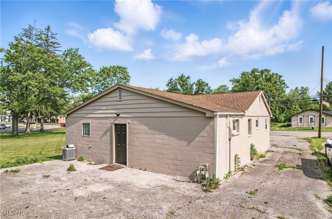 10861 Mahoning Avenue Property Photo 5