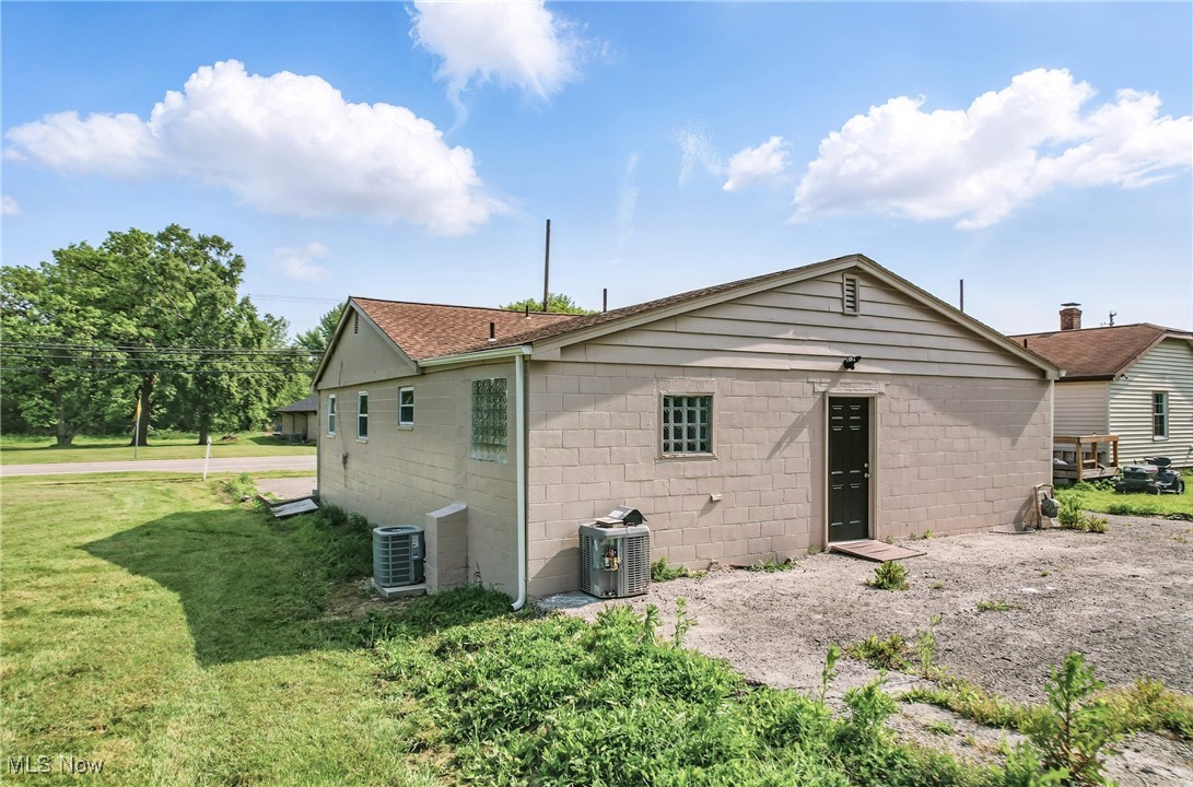 10861 Mahoning Avenue Property Photo 6