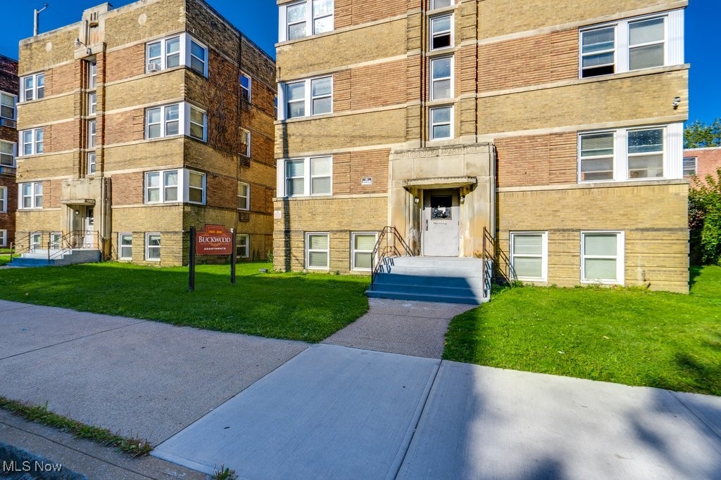 2824-2826 E 130th Street Property Photo 3
