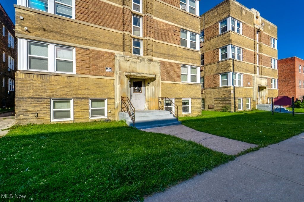 2824-2826 E 130th Street Property Photo 4