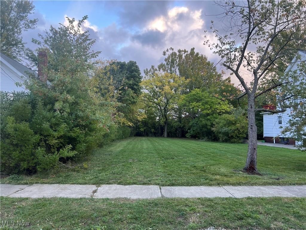 1545 E 214th Street Property Photo 1