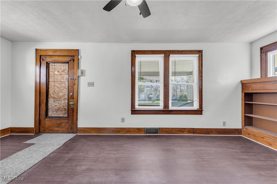 908 Dayton Street Property Photo 7