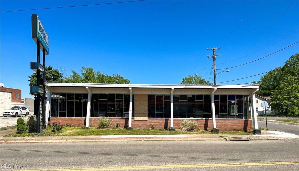 2833 Southern Boulevard Property Photo 1