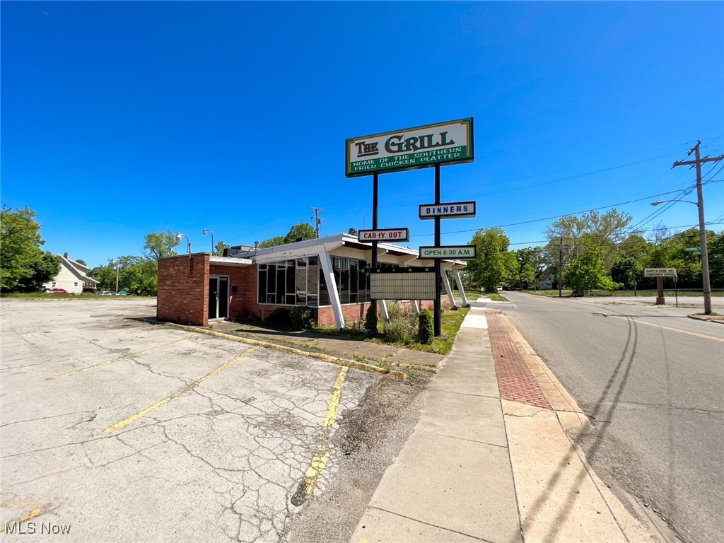 2833 Southern Boulevard Property Photo 2