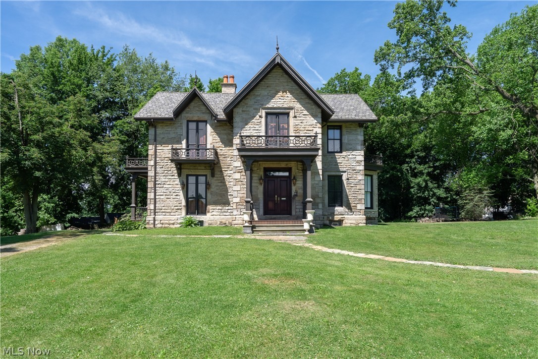 1175 S Lincoln Avenue Property Photo 1