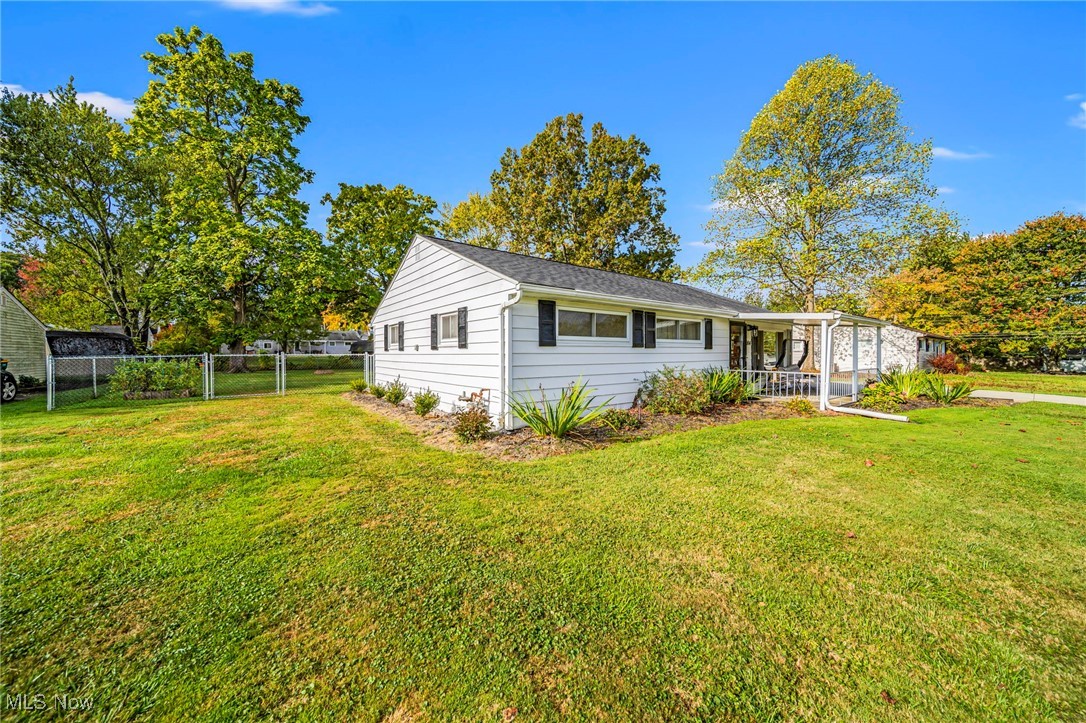 9964 Crestwood Drive Property Photo 3