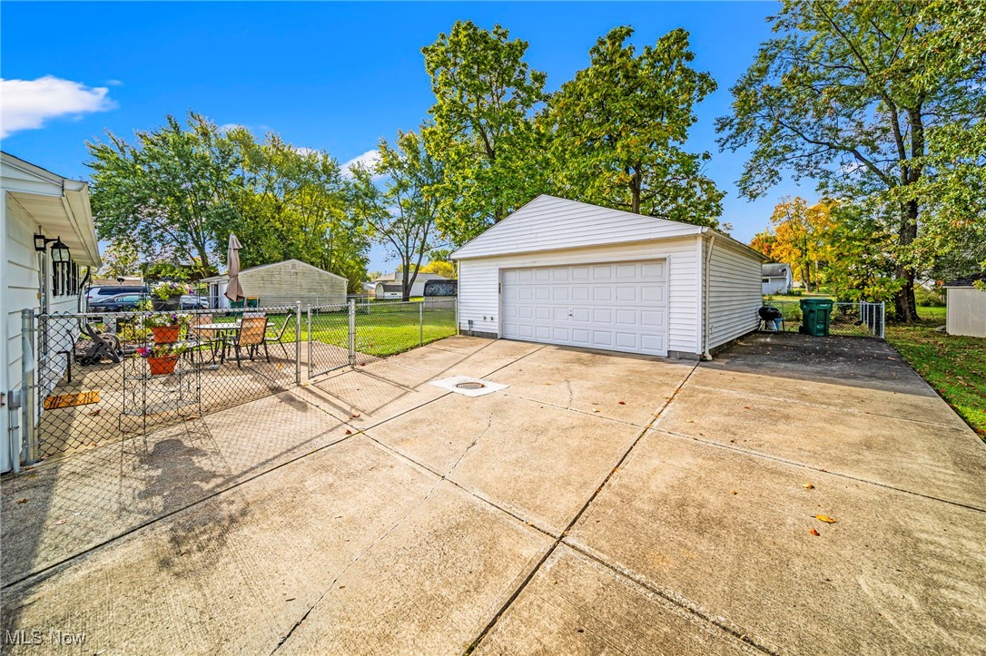 9964 Crestwood Drive Property Photo 5