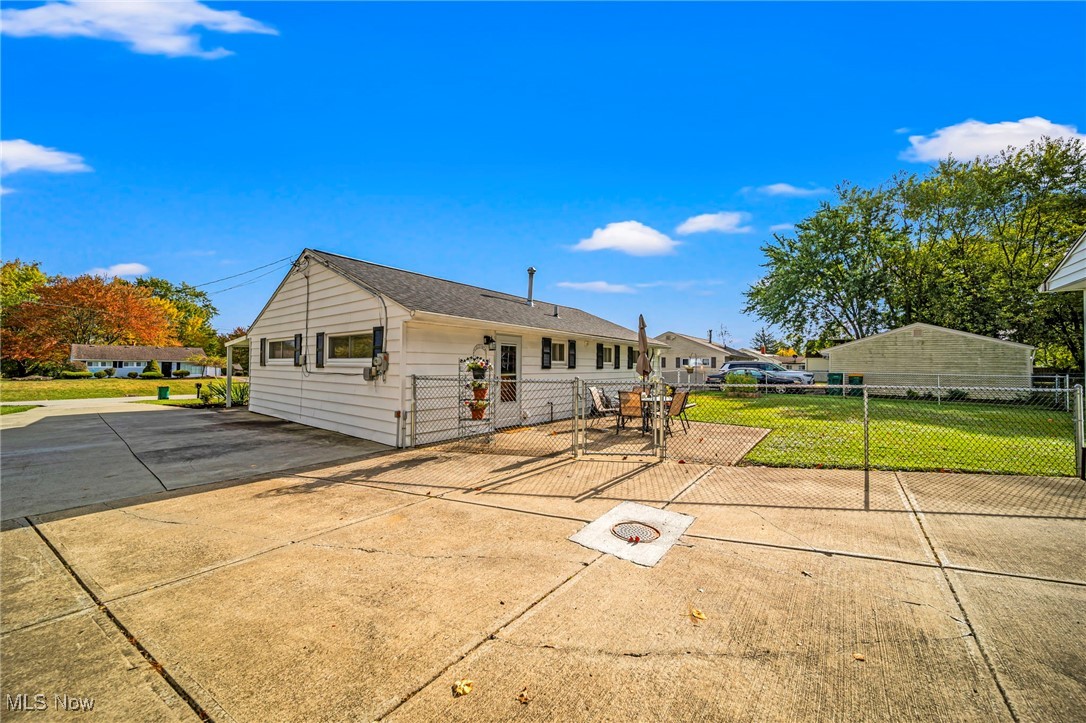 9964 Crestwood Drive Property Photo 6