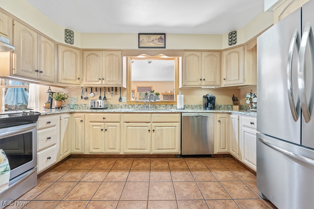 853 Fairway Drive Property Photo 3