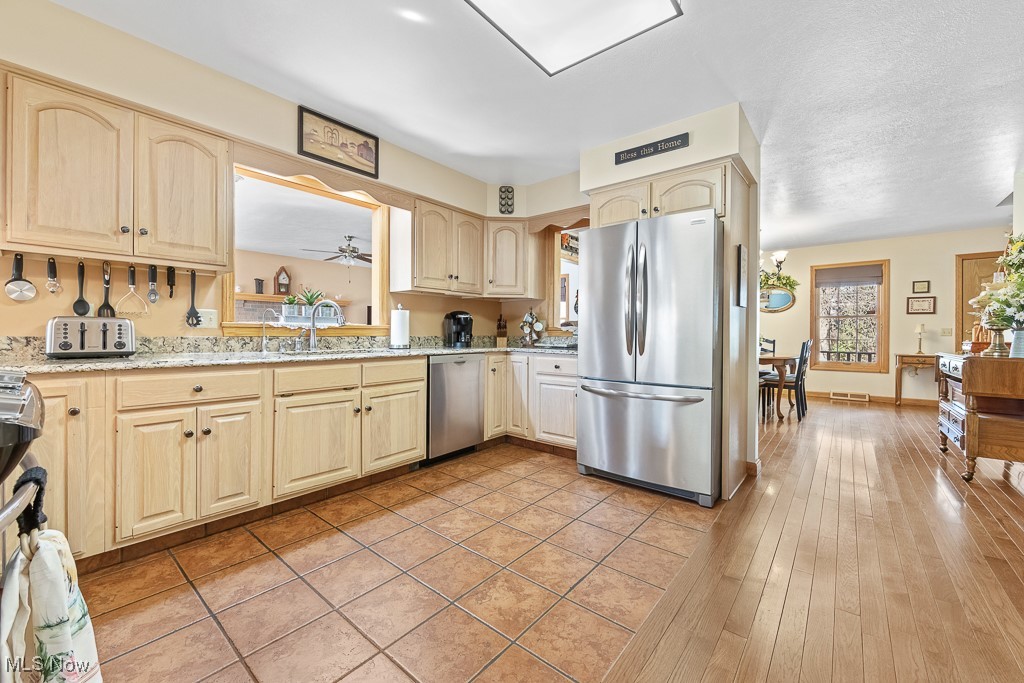 853 Fairway Drive Property Photo 4