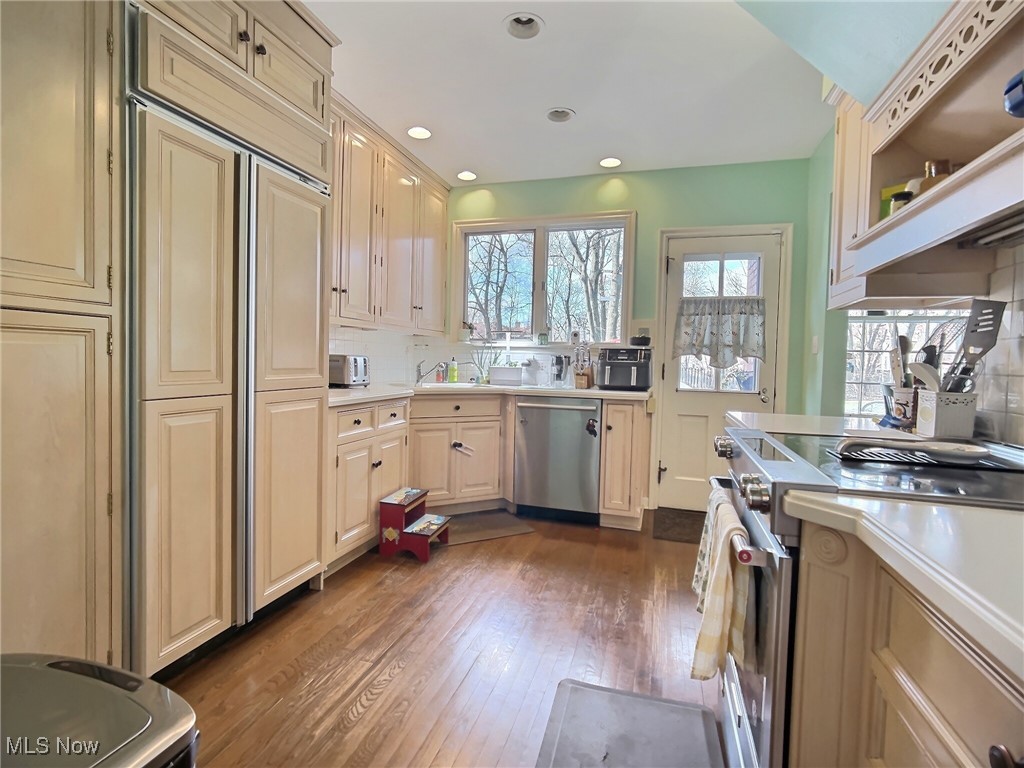 14575 Shaker Boulevard Property Photo 8