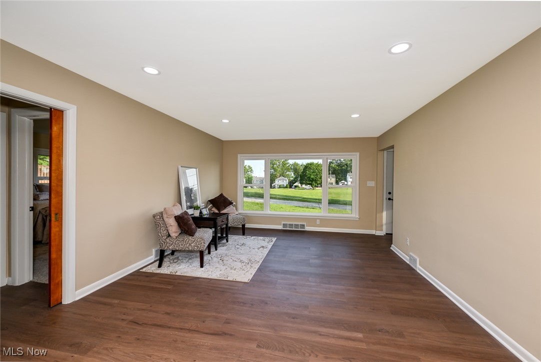 357 E Paige Avenue Property Photo 14