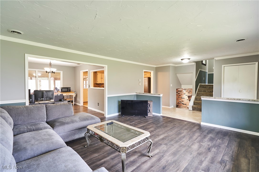 8585 Carmichael Drive Property Photo 4