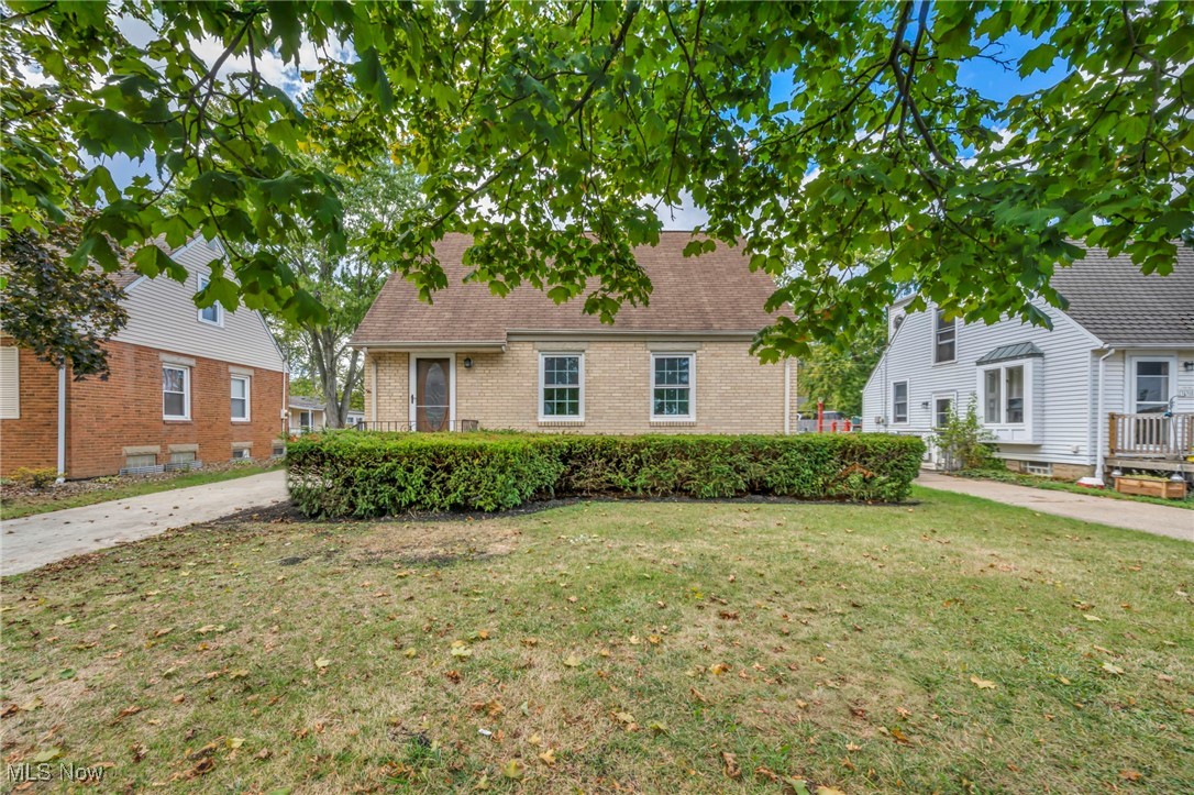 334 Hawthorne St Property Photo 1