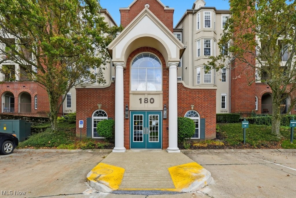 180 Fox Hollow Drive 105 Property Photo 1