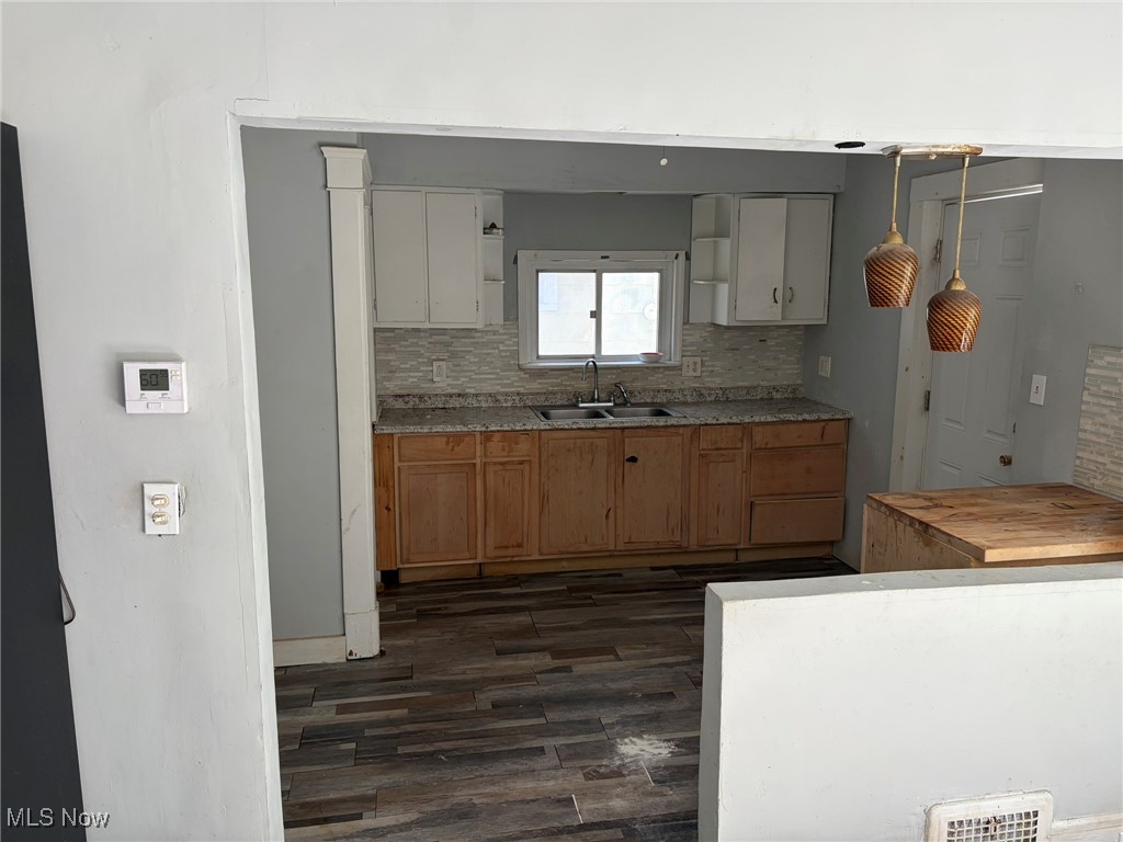 7808 Force Avenue Property Photo 5