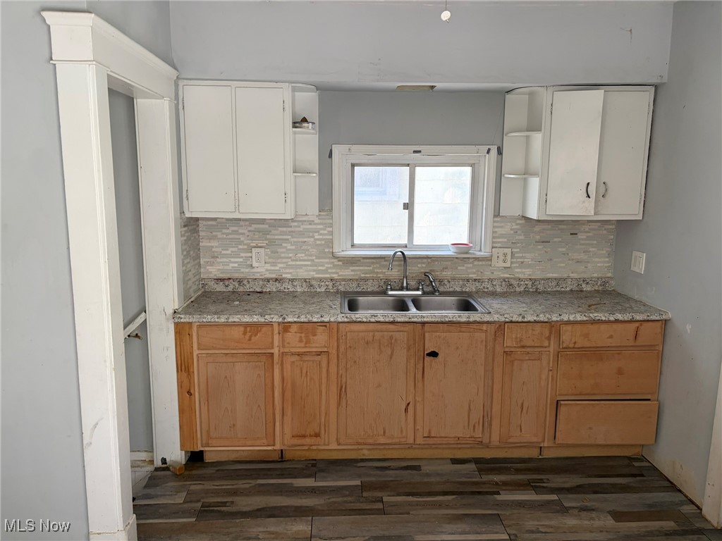 7808 Force Avenue Property Photo 6