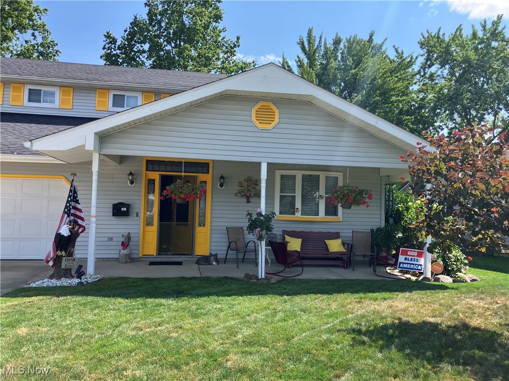 425 Southward Drive Property Photo 2