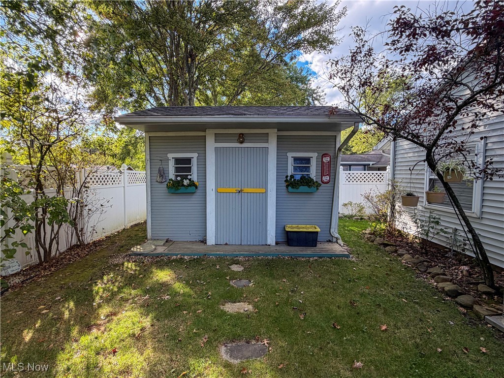 425 Southward Drive Property Photo 28