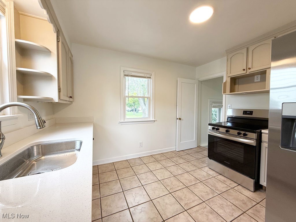 327 Adelaide Property Photo 6