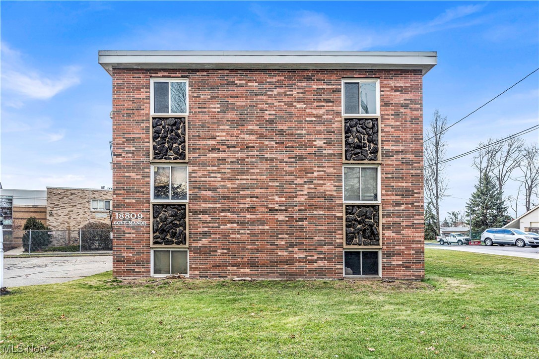 18809 Bella Drive Property Photo 2