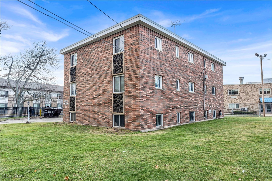 18809 Bella Drive Property Photo 3