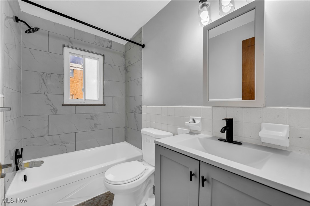 18809 Bella Drive Property Photo 16