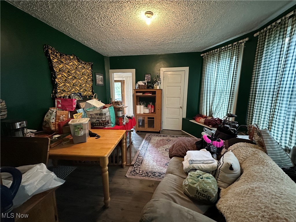 306 E Chestnut Street Property Photo 4