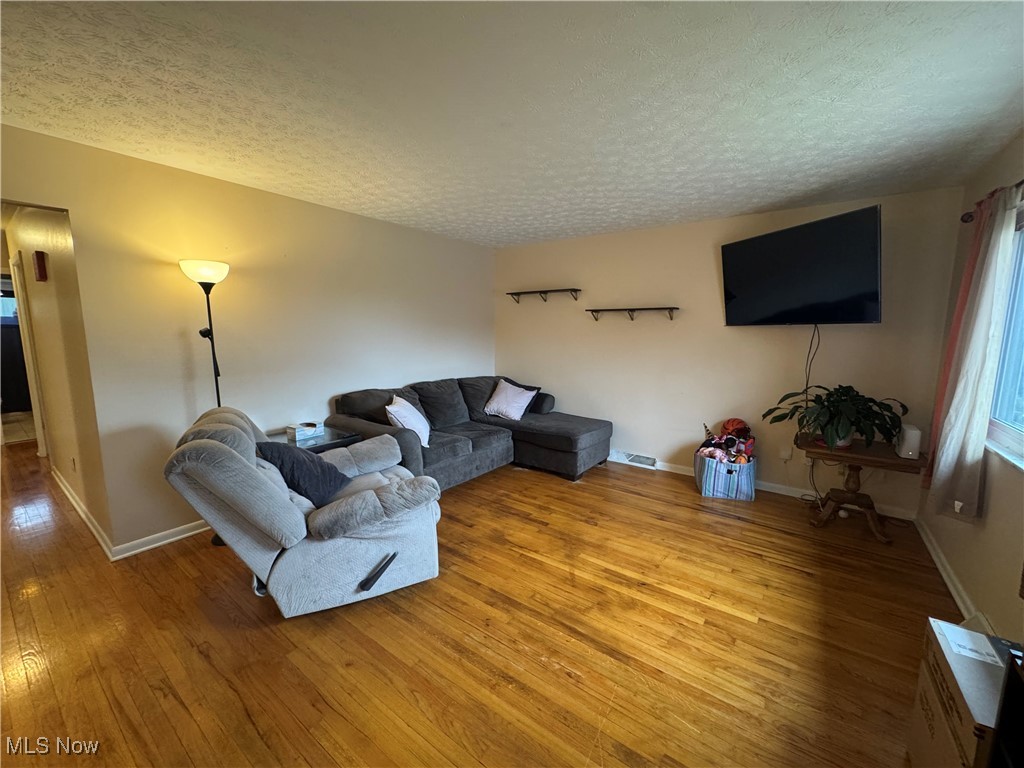 2809 Wales Avenue Property Photo 5