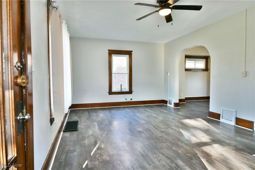 781 Oak Knoll Avenue Se Property Photo 3