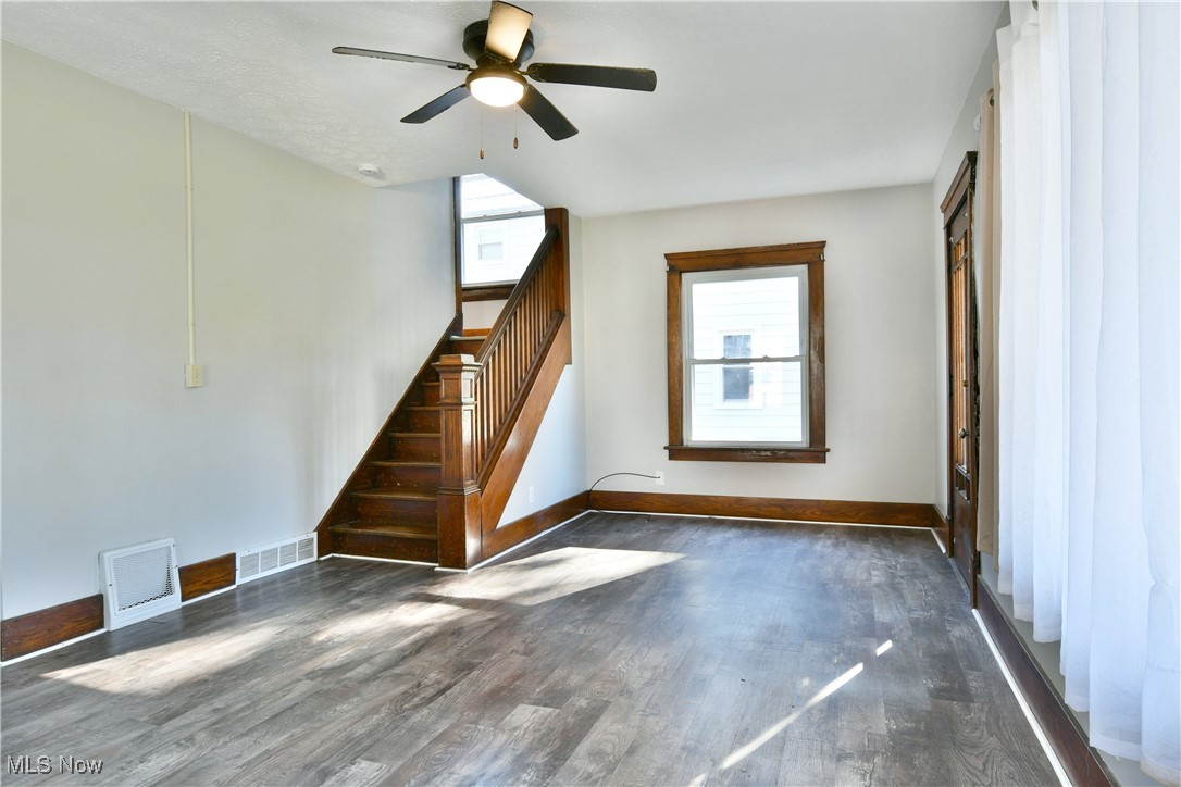 781 Oak Knoll Avenue Se Property Photo 6