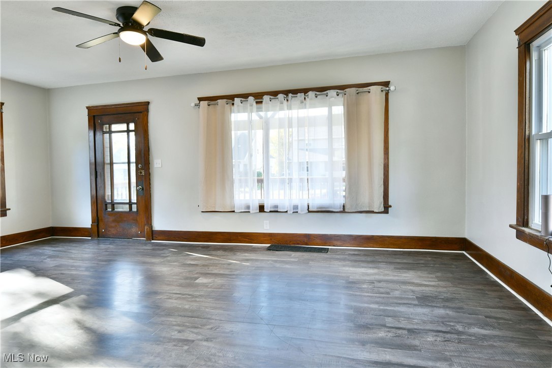 781 Oak Knoll Avenue Se Property Photo 8