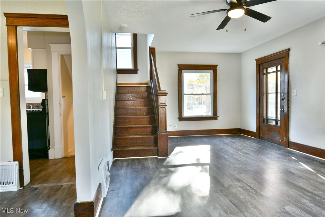 781 Oak Knoll Avenue Se Property Photo 9