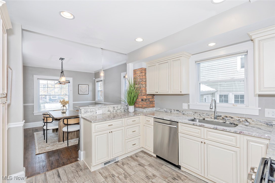 2875 Coleridge Road Property Photo 10