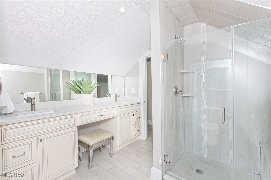 2875 Coleridge Road Property Photo 25