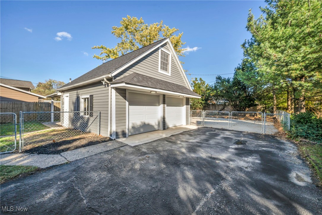 2063 Columbia Road Property Photo 3