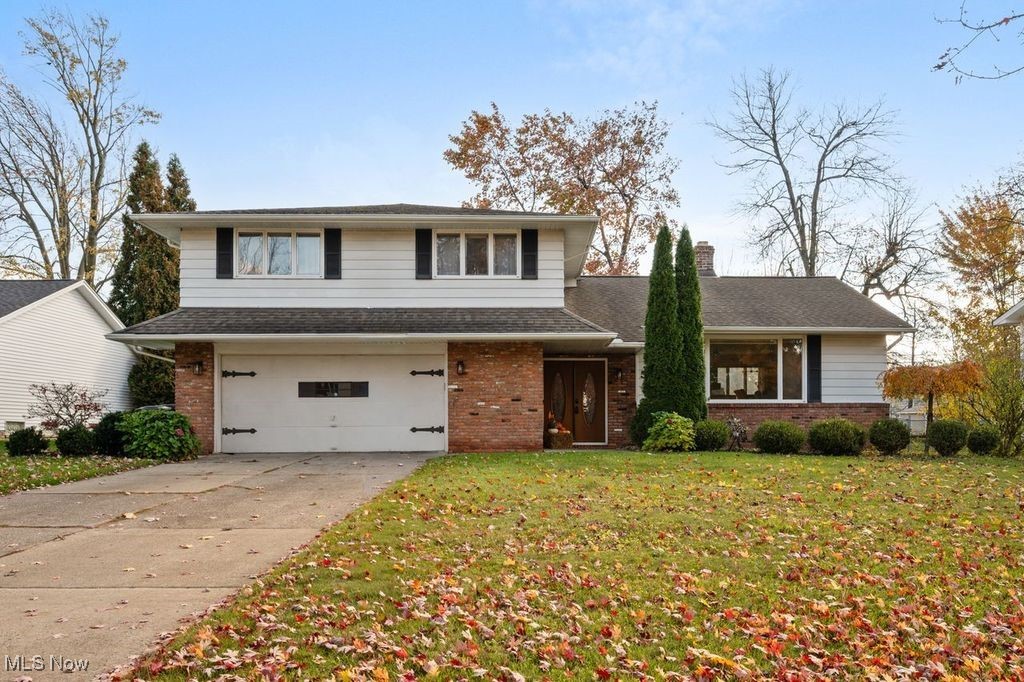 5560 Lansbury Lane Property Photo 1