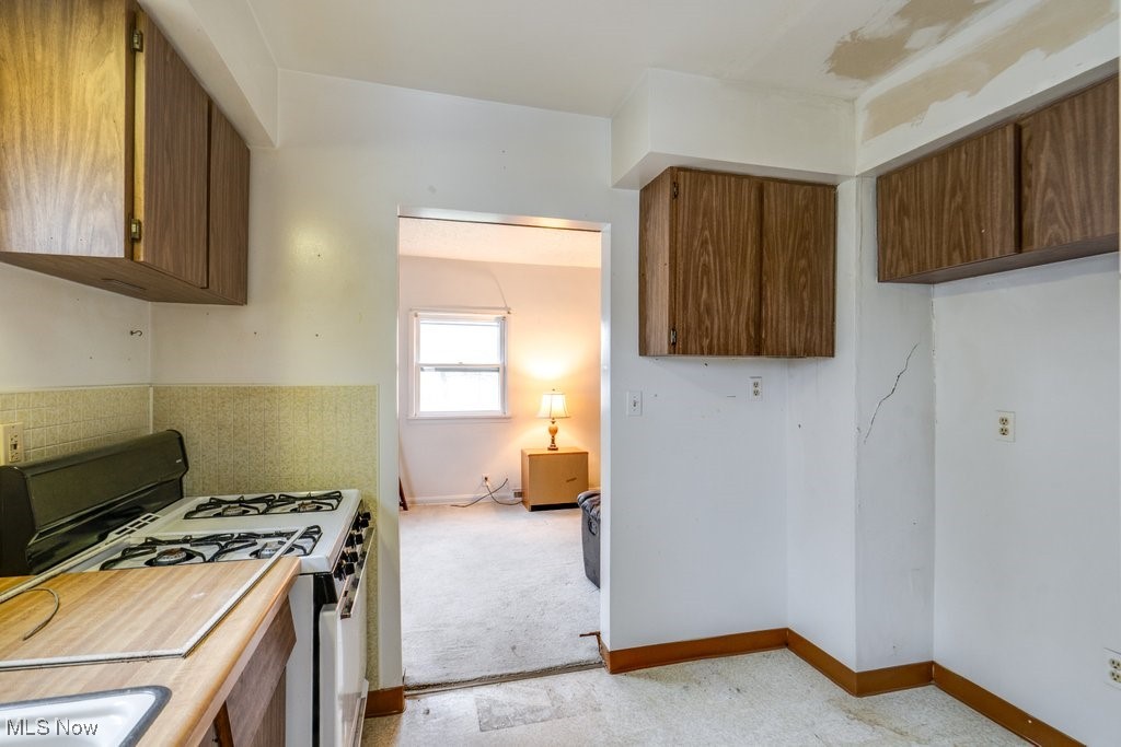 24681 Aurora Road Property Photo 8