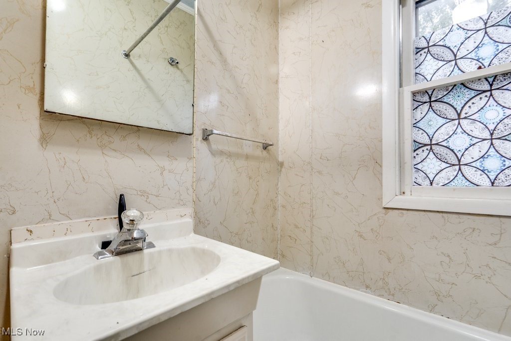 24681 Aurora Road Property Photo 11