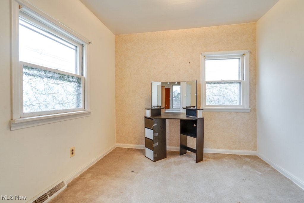 24681 Aurora Road Property Photo 12