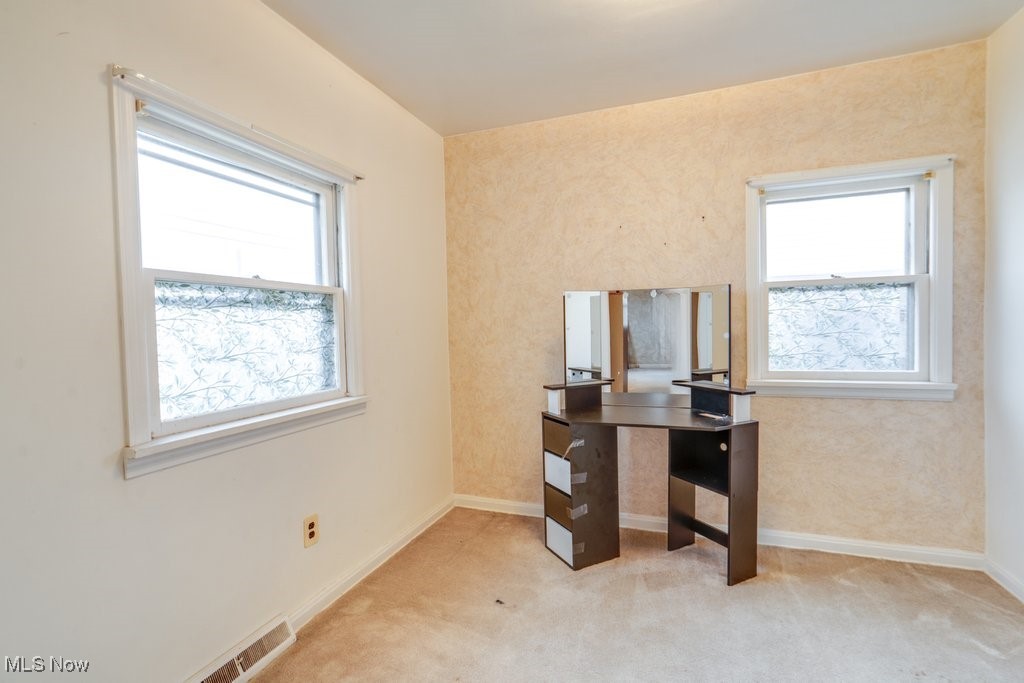 24681 Aurora Road Property Photo 13