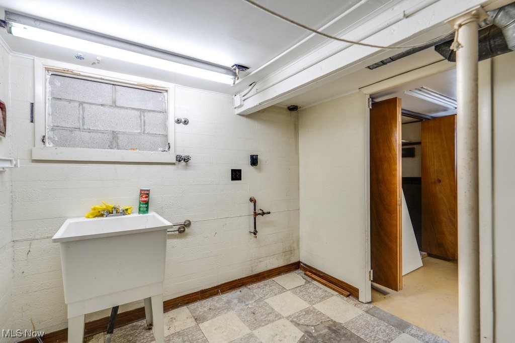 24681 Aurora Road Property Photo 15