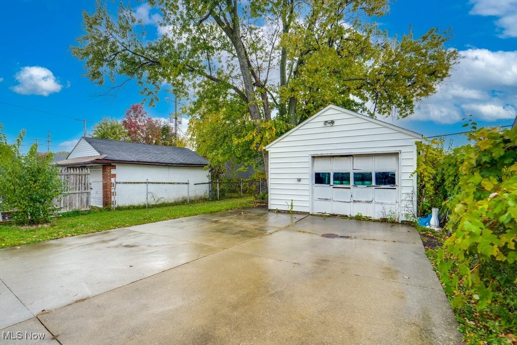 24681 Aurora Road Property Photo 19