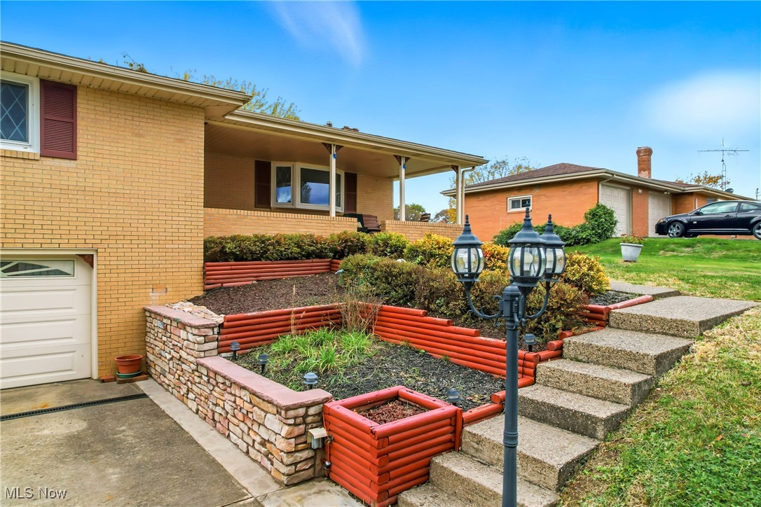 48528 Spruce Court Property Photo 6