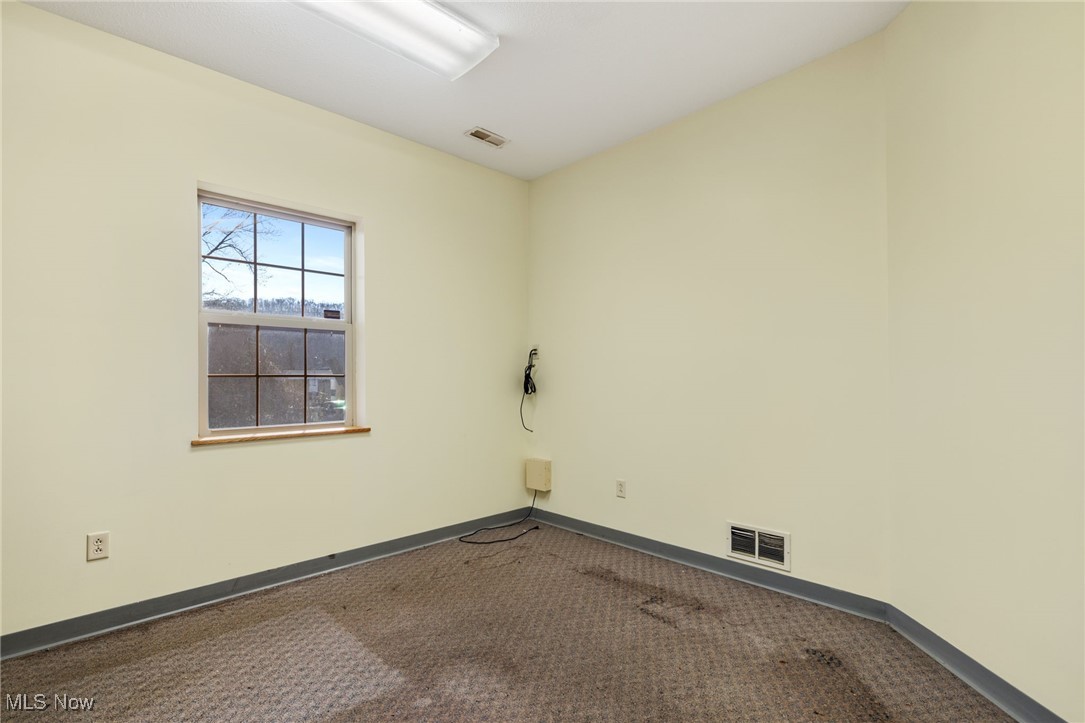 112 W 4th Street Property Photo 17