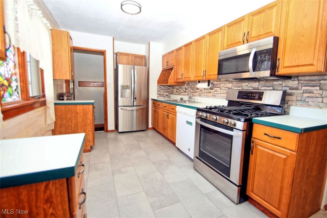 615 West Drive Property Photo 4