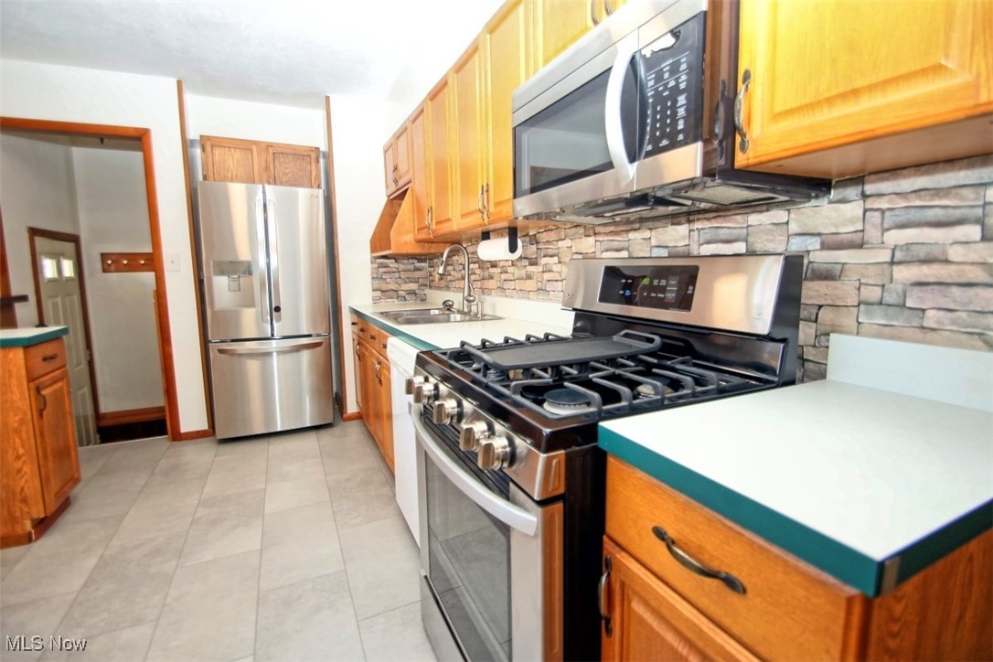 615 West Drive Property Photo 5