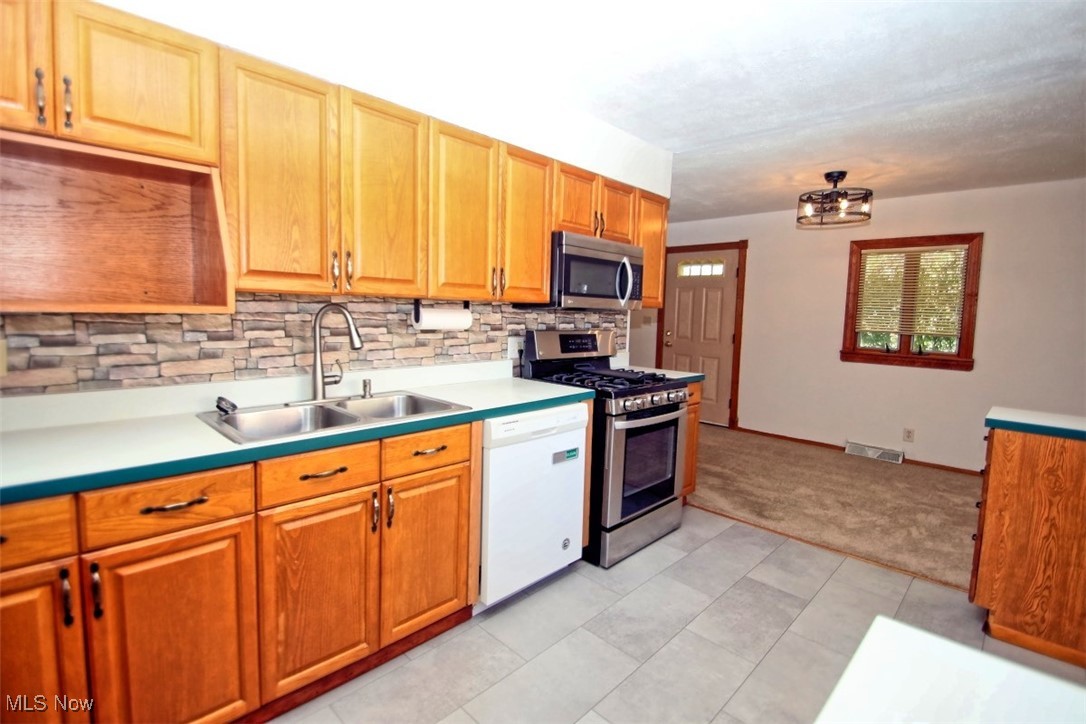 615 West Drive Property Photo 6