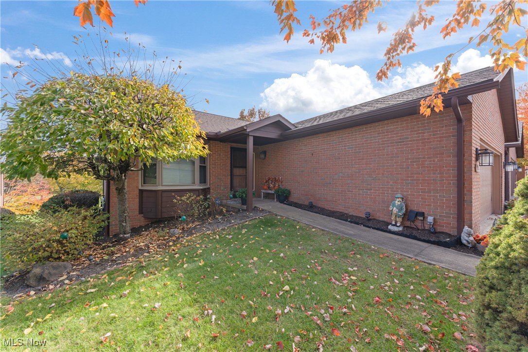 2185 Prestwick Drive Property Photo 2